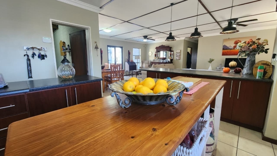 5 Bedroom Property for Sale in Country Club Western Cape